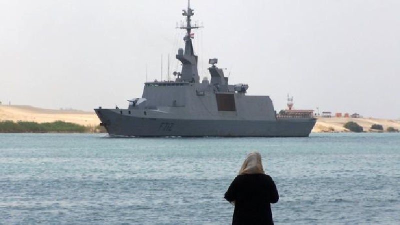 Un navire de 400 m de long s’échoue et bloque le canal de Suez pour plus de 100 bateaux (photo)