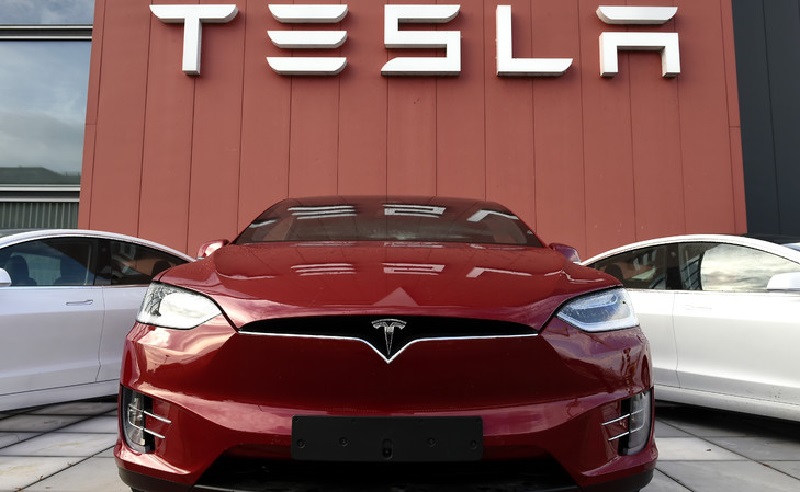 Tesla : Elon Musk appelle ses salariés à accélérer la production