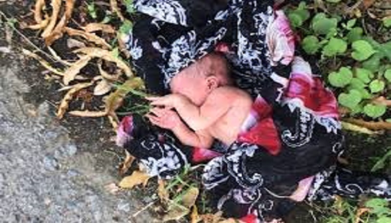 Thaïlande : un bébé de 48 heures abandonné au milieu d’un tas d’ordures