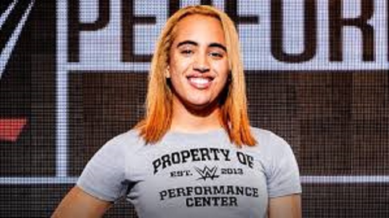 The rock : sa fille aînée Simone Johnson se lance dans le catch