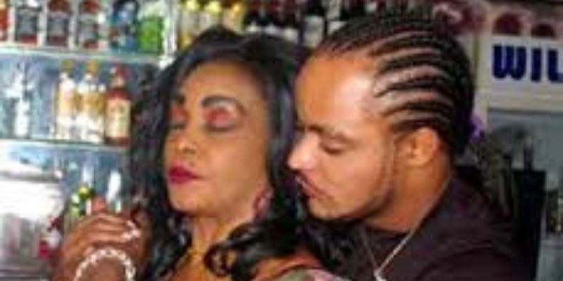 Tina Glamour et le jeune chanteur Shanaka  amoureux ?