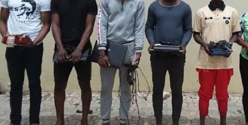 Togo : 11 Nigérians arrêtés par la police à Hédzranawoé pour escroquerie et cybercriminalité