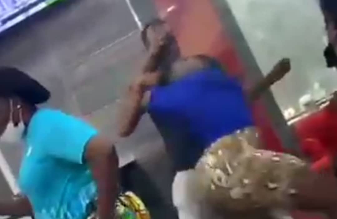 Togo : 2 filles se bagarrent pour un homme à Akif (Vidéo)