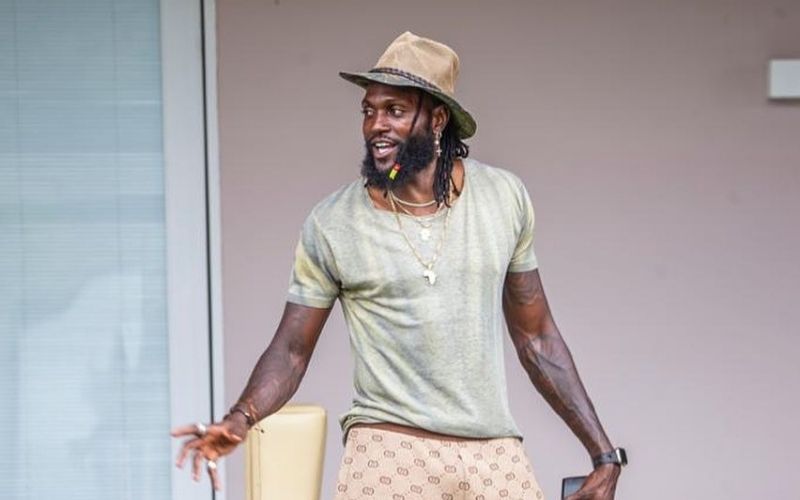 Togo : quand Adebayor pose des pas de danse sur « Monica » de Santrinos
