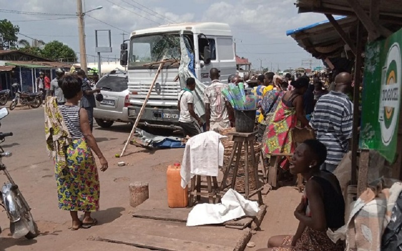 Togo / Atakpamé : un mort dans un grave accident au marché des fruits  d’Agbonou