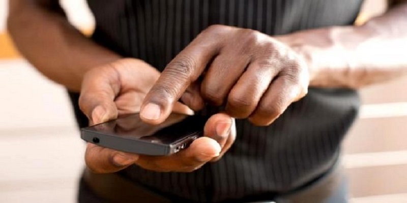 Maman, papa : les noms de parenté à éviter dans votre smartphone, voici pourquoi