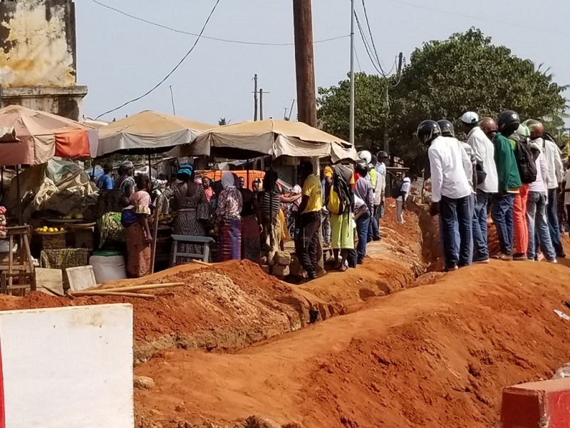 Togo / Drame : 3 ouvriers engloutis sous le sable à Atikoumé en plein travaux