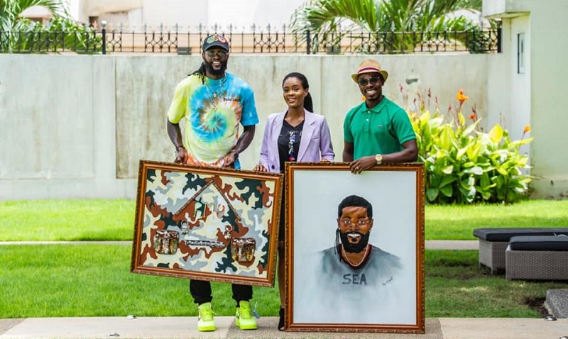 Togo : Emmanuel Adebayor s’offre  un tableau d’art,  réalisé par le mari d’Almok, à 5 millions fcfa