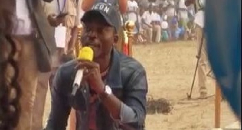 Togo : En meeting  de  campagne, Mc  Momo profite pour demander  une voiture  Pajero à Faure Gnassingbé (vidéo)