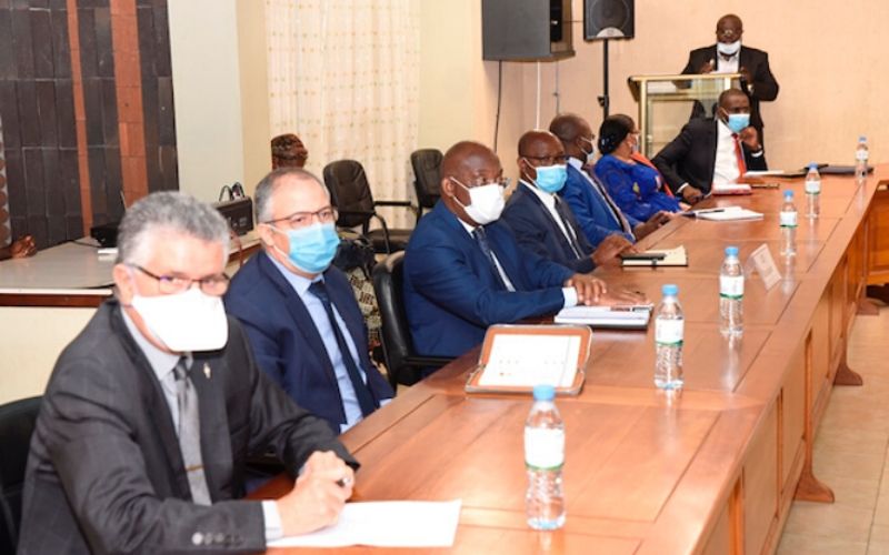 Togo : le gouvernement appelle les banques à financer les microfinances et le secteur informel