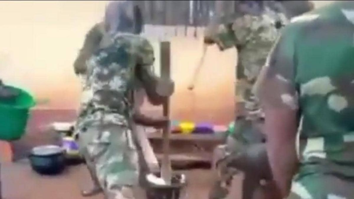 Togo / Moutons saisis à Gbossimé : cette vidéo des gendarmes pilant foufou fait le buzz