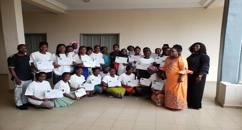 Saham Assurance promeut l’excellence scientifique de la jeune fille en soutenant le Prix de l’Union des Femmes Cadres du Togo
