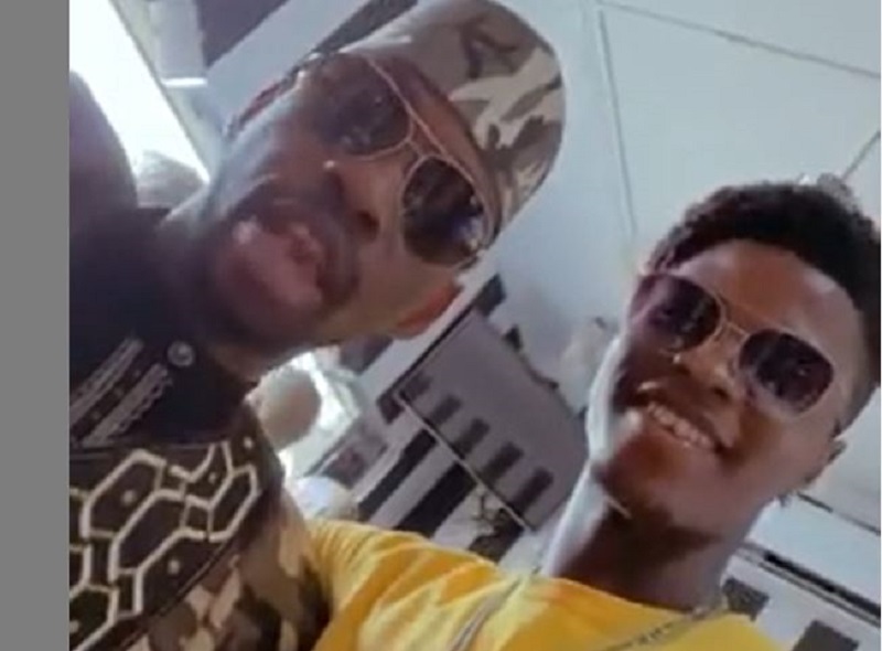 Togo / Showbiz : le Général Makosso valide Santrinos Raphaël (vidéo)
