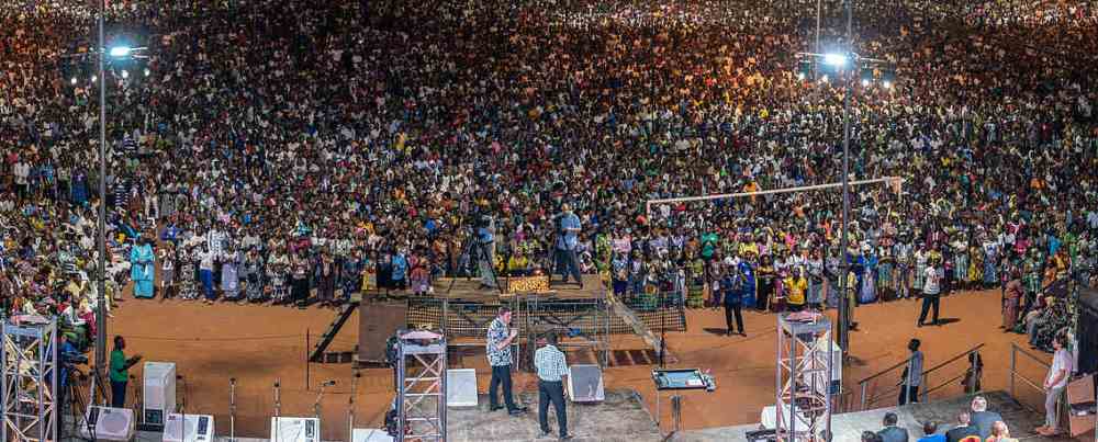 Togo: des milliers de fidèles chrétiens ont répondu à la campagne de l’Évangéliste Daniel Kolenda (photos)