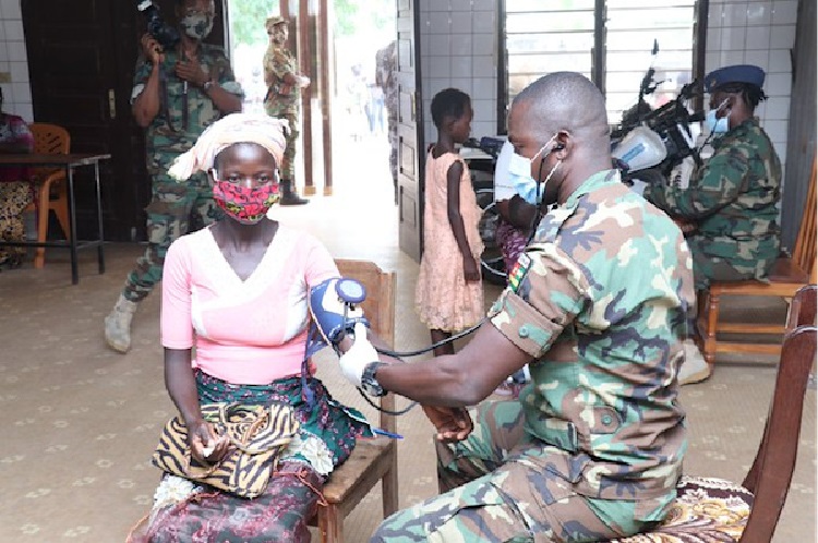 Togo : l’Armée offre des soins sanitaires gratuits