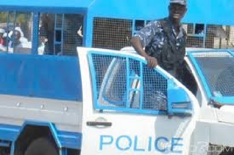 Togo : un Commissaire de police poignardé, son arme emportée
