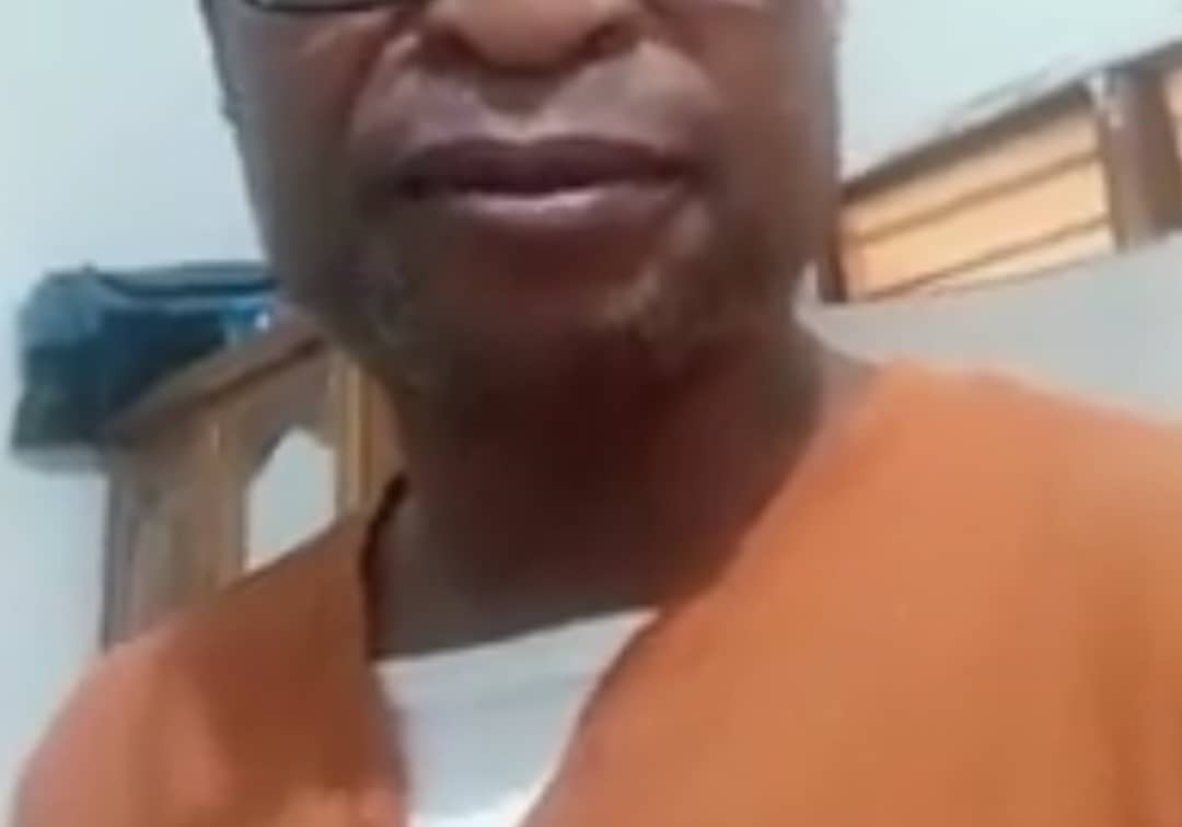 Togo : un jeune diplômé donne son 1er salaire au Pasteur ; le papa révolté (vidéo)