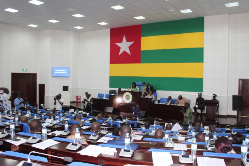 Togo/voici les 17 nouveaux députés qui ont fait leur entrée ce vendredi 22 mars au parlement