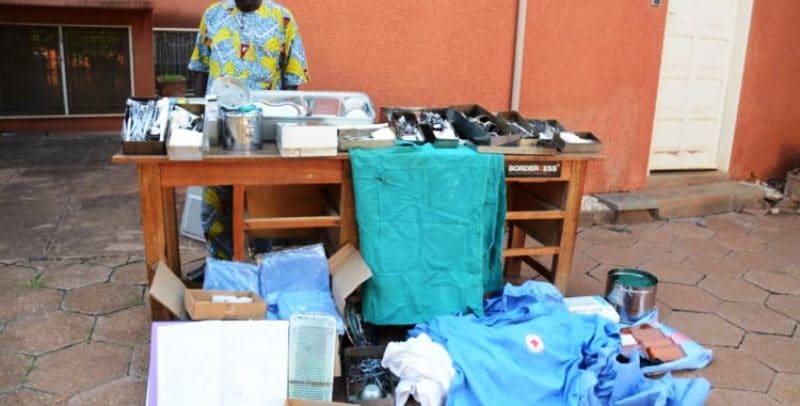 Togo/Un infirmier d’Etat arrêté à Lomé pour chirurgie illégale après le décès de son patient