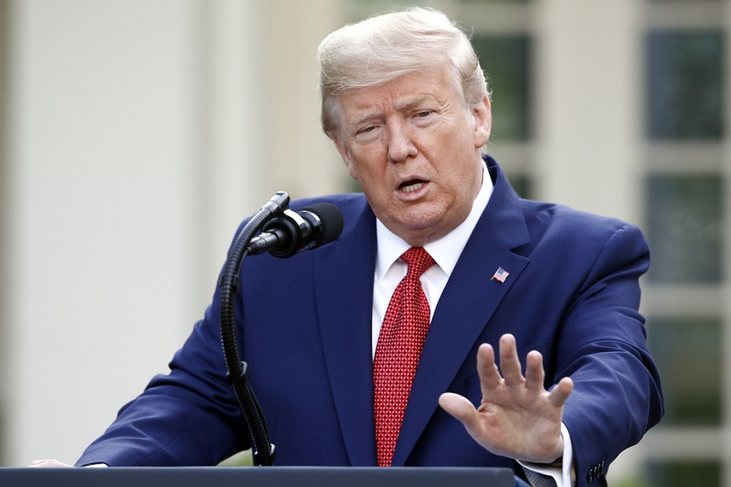 Coronavirus : Trump  préconise l’écharpe face au manque de  masques