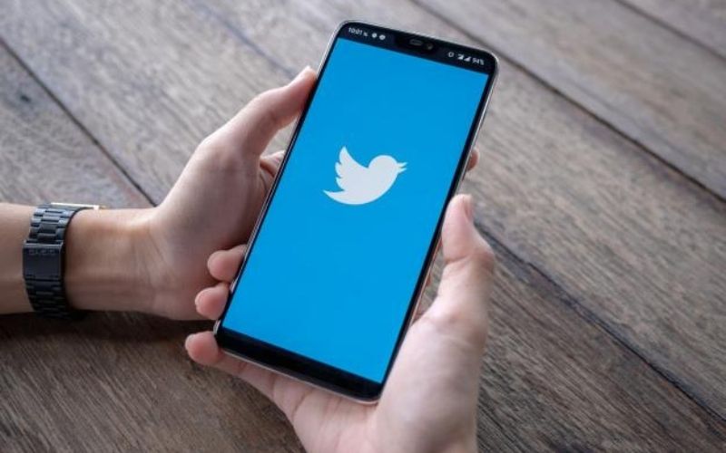 Twitter : accusée de racisme, la firme va modifier son algorithme de recadrage des photos