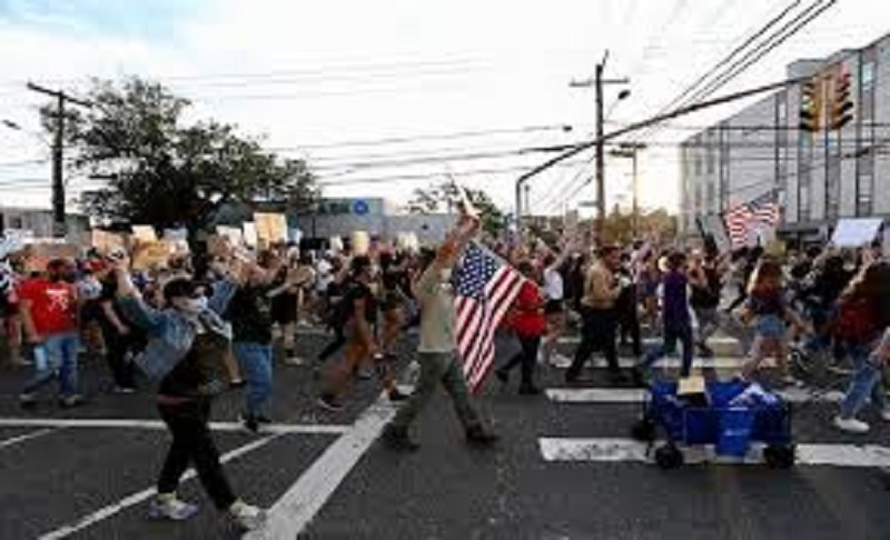 USA : l’adolescent accusé d’avoir tué 2 manifestants libéré