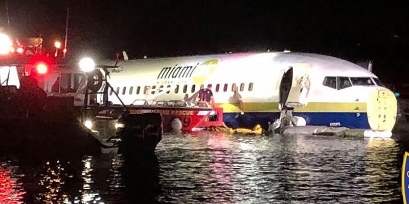 Etats-Unis : un Boeing 737 achève son atterrissage dans une rivière