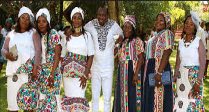 Un Sud-africain épouse 6 femmes le même jour