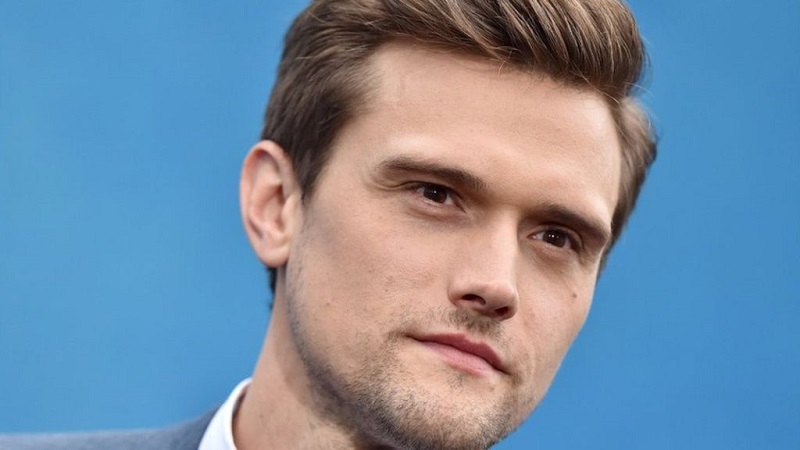 Un acteur de « Flash » se fait virer à cause de tweets racistes et misogynes
