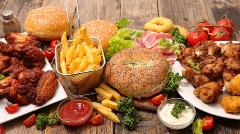 Un adolescent perd la vue après avoir mangé trop de fast food