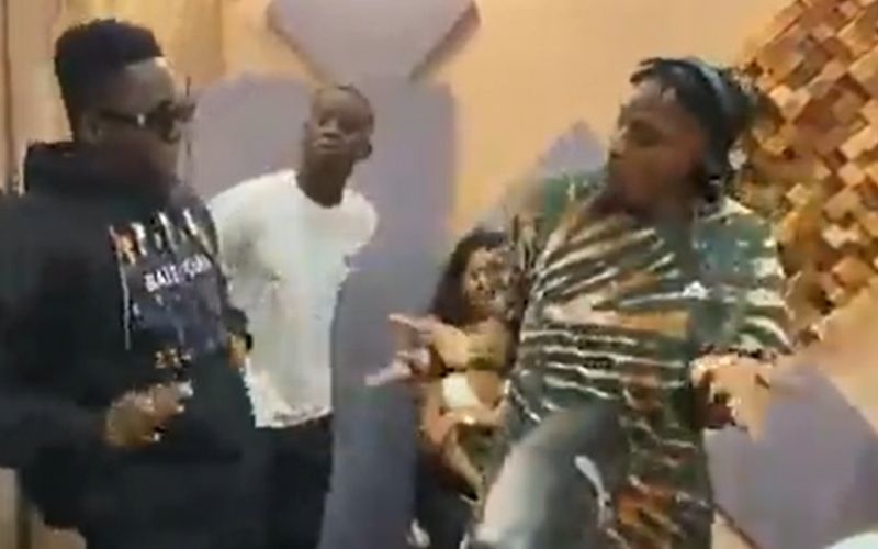 Un artiste ivoirien refuse de porter son cache-nez et se bagarre dans un supermarché (vidéo)