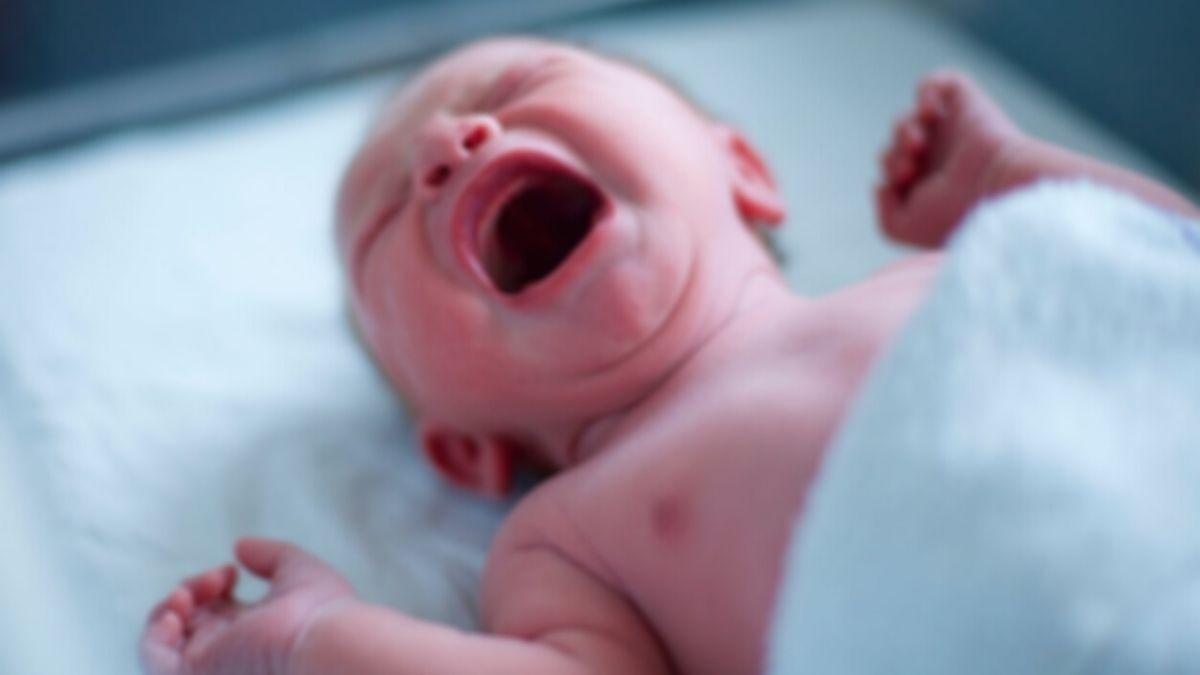 Un couple soupçonné d’avoir violé à mort son bébé ; les habitants traumatisés