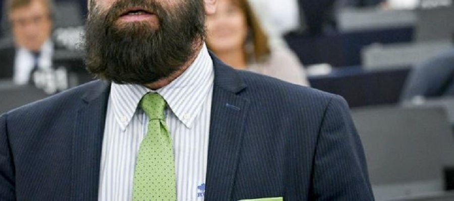 Un député antigay surpris dans une soirée se3uelle clandestine avec 25 hommes nus