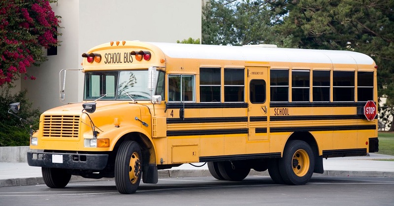 Un garçon de 11 ans détourne un bus scolaire et provoque une course-poursuite (vidéo)