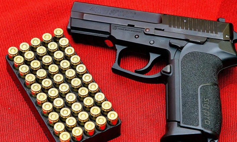 Un garçon de 13 ans abat son frère de 9 ans en jouant au policier et au voleur