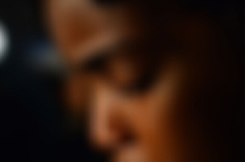 Un homme scelle le se3e de sa femme avec  de la colle