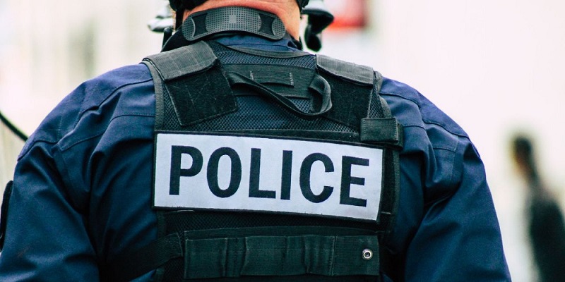 Un homme tire sur une femme enceinte devant son compagnon puis se suicide