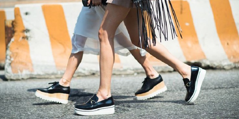 Un orthopédiste nomme les chaussures d’été les plus dangereuses