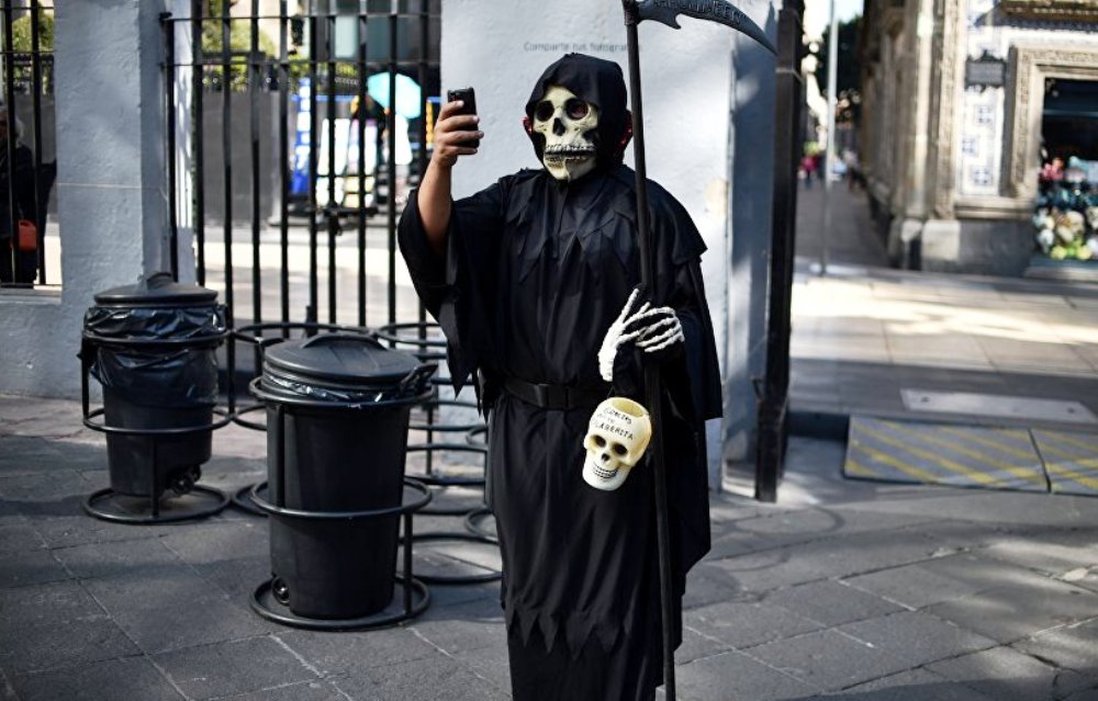 Un selfie d’enfer : il détruit tout un pont en tentant de faire un selfie (vidéo)