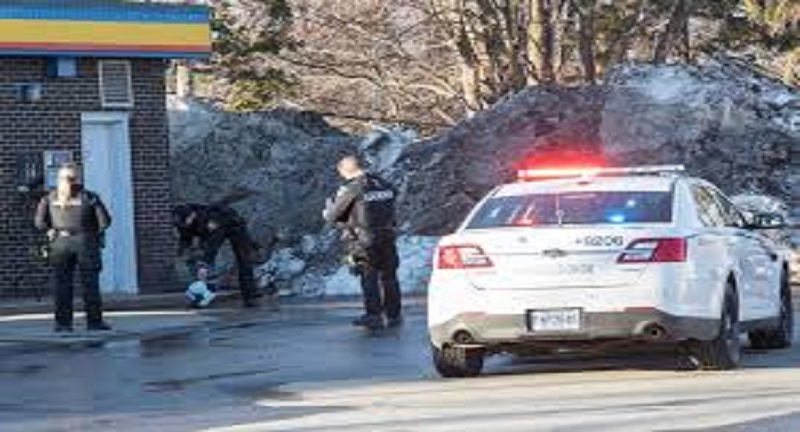 Un suprémaciste blanc appelle la police contre une femme noire pour l’avoir séduit