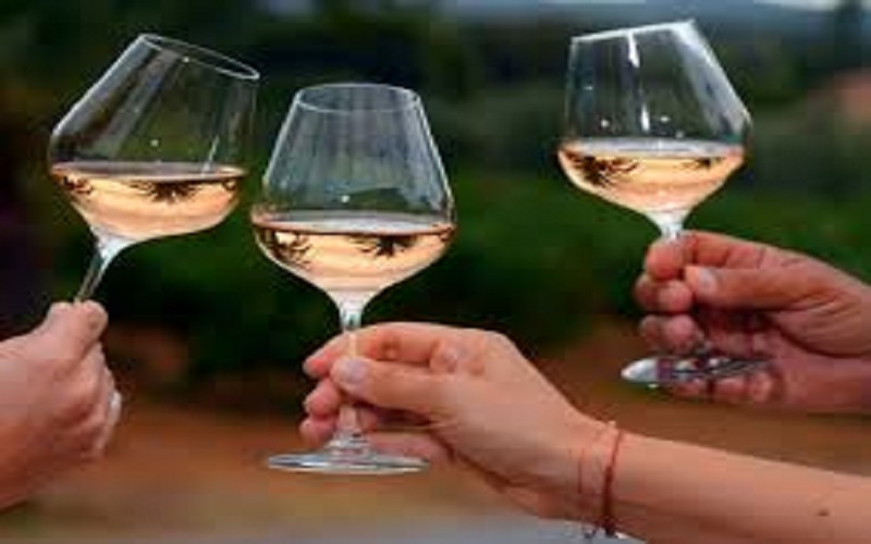 Un verre d’alcool quotidien permettrait de vieillir en bonne santé cognitive