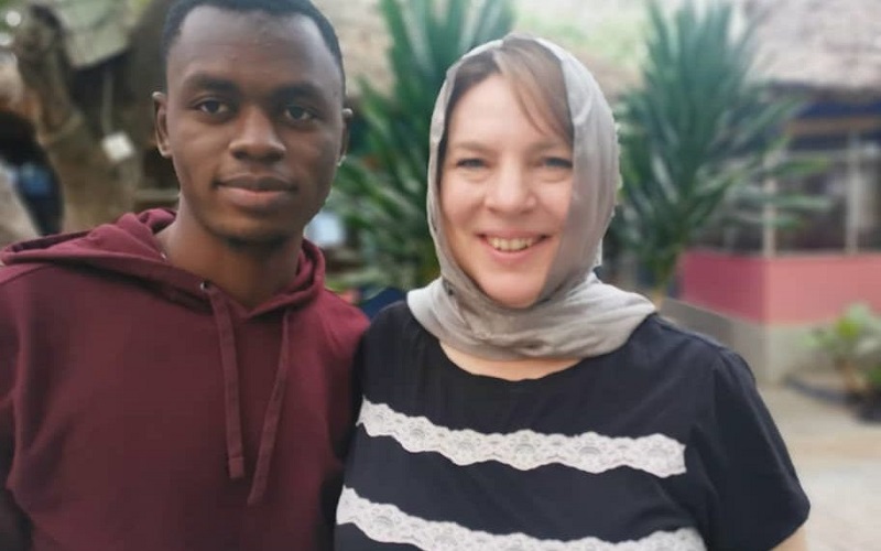 Une Américaine de 46 ans arrive au Nigeria pour épouser un homme de 23 ans qu’elle a rencontré sur Instagram