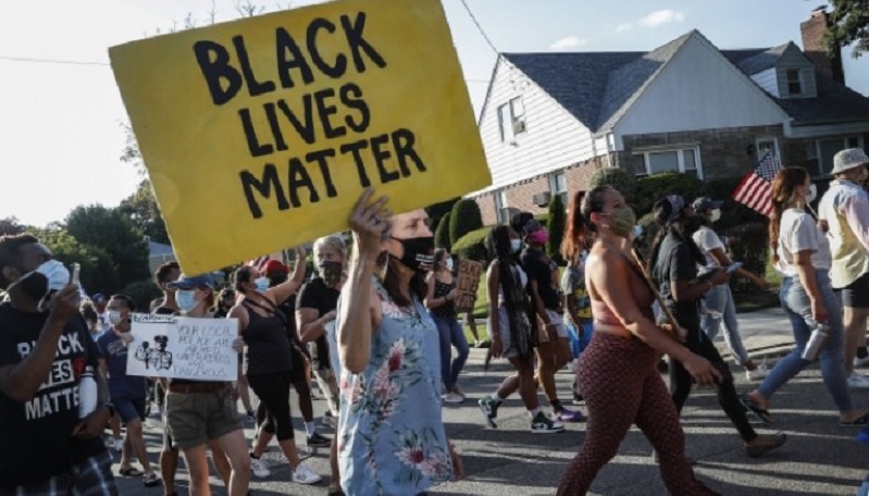 Une Miss britannique déchue de son titre pour avoir critiqué Black Lives Matter sur Facebook
