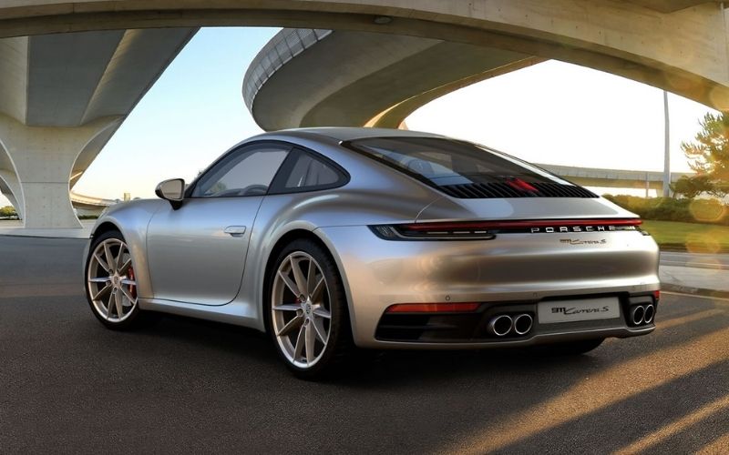 Une Porsche fonce sur un fourgon de police à Bordeaux (photos)