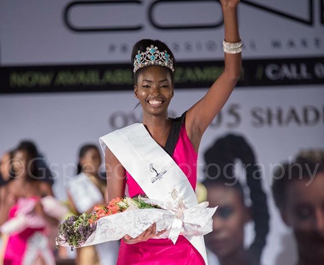 Zambie : la Miss Univers recherchée par la police (photos)