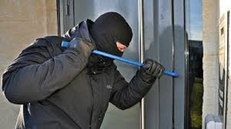 France : Une élue se fait cambrioler en plein direct