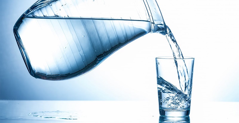 Une étude remet en question les qualités hydratantes de l’eau