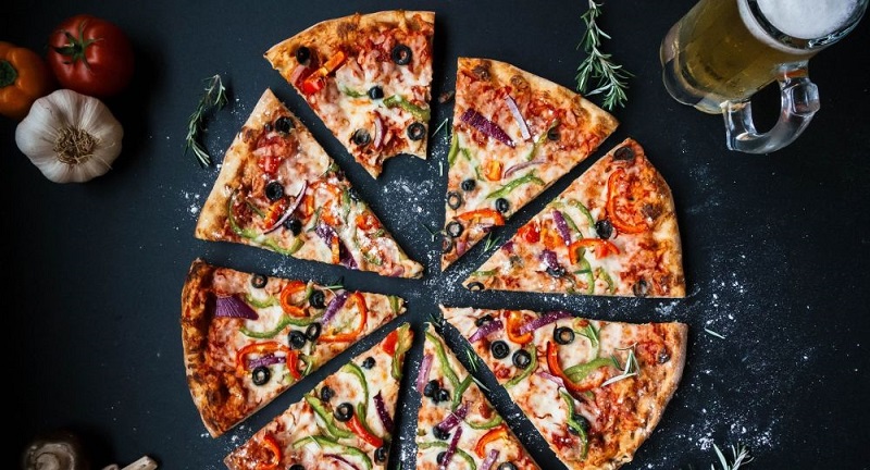 La justice condamne lourdement un livreur qui crachait sur les pizzas avant de les livrer à ses clients