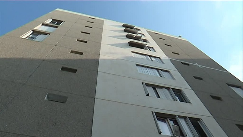 2 enfants sautent d’un immeuble en feu à Grenoble, ils sont sauvés par miracle (vidéo)