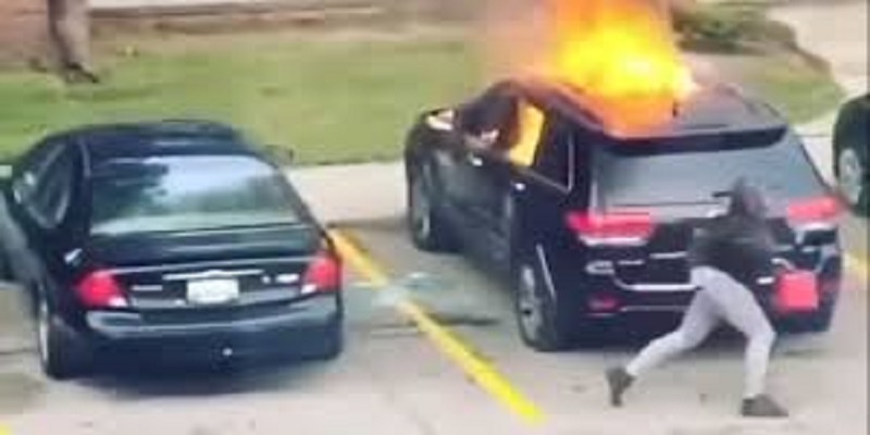 Une femme met le feu à une voiture qui lui explose au visage
